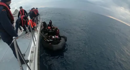 İzmir haber: Seferihisar açıklarında 35 göçmen yakalanırken, 35 düzensiz göçmen ise kurtarıldı