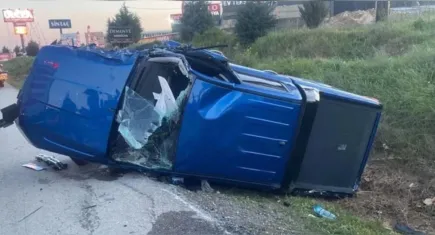 İzmir Menderes'te feci kaza: Pikap iki araca çarptı...Ölü ve yaralı var!