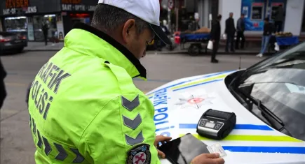 Trafik ekipleri yeni yılda hız ihlalinden 850 bin işlem yaptı
