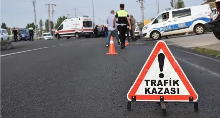 Otomobil ile motosiklet çarpıştı: 2 kişi yaralandı