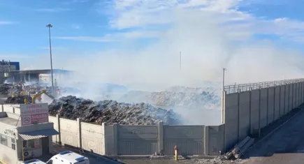 Kağıt fabrikasındaki büyük yangın kontrol altına alındı