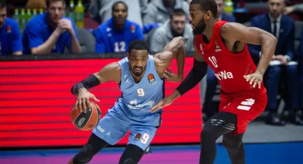 Kaf-Kaf, Austin Hollins'i transfer etti