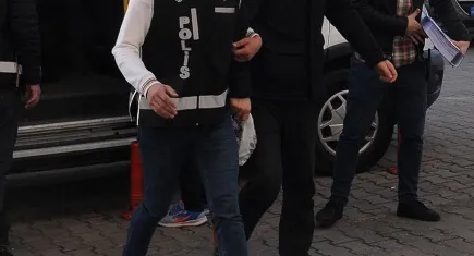 İzmir haber: Firari hükümlü ormanlık alandaki sığınağında yakalandı