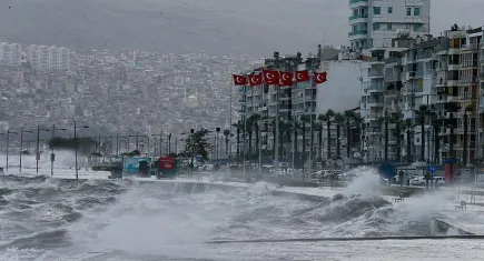 İzmir Valiliği’nden uyarı: Fırtına geliyor!