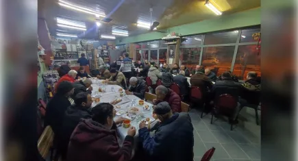 İzmir'de kahvehanede yıllardır süren sahur geleneği