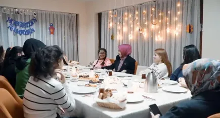 Bakan Göktaş çocuklarla sahur sofrasında buluştu