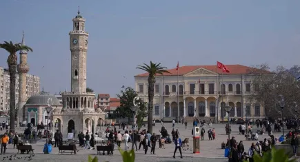 İzmirliler güneşli havanın tadını çıkardı