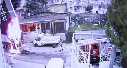 İzmir haber: Seyir halindeki belediye otobüsünde yangın!