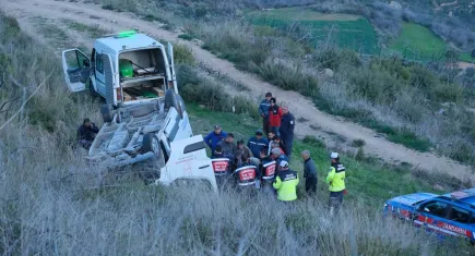 Muğla'da kaza: Hasta taşıyan minibüs devrildi