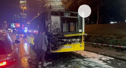 İstanbul'da özel halk otobüsü alev aldı