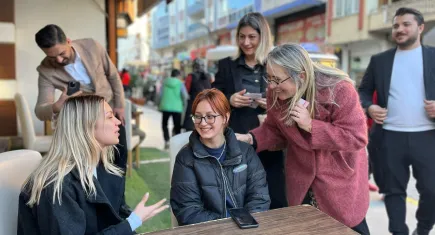Vekil Ceyda Çankırı’dan esnaf, vatandaş ve gençlere ziyaret