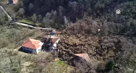Karadeniz'de karların erimesi heyelan riskini artırdı