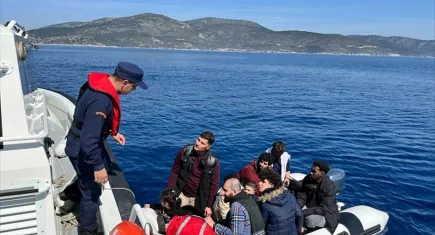 İzmir haber: Menderes Açıklarında 11 düzensiz göçmen yakalandı