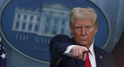 Trump’tan Voice of America’daki gazetecilere idari izin