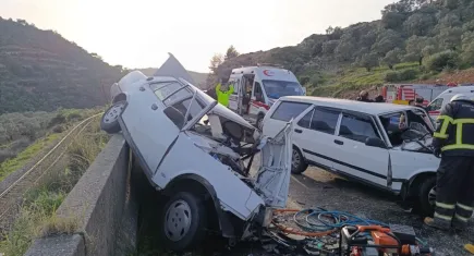 Aydın'da zincirleme trafik kazası: 3 otomobil birbirine girdi