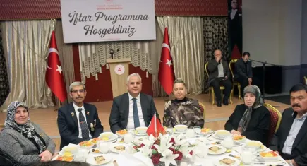 Kemalpaşa ve Ödemiş'te şehit yakınları ve gaziler iftar sofrasında bir araya geldi