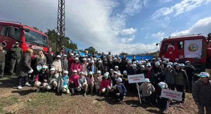 Nazarköy'de öğrenciler fidan dikti