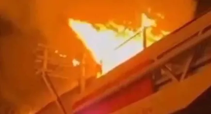 Bursa'da 3 katlı binanın çatısında yangın