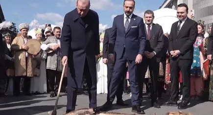 Cumhurbaşkanı Erdoğan nevruz ateşini yaktı