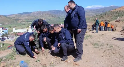 Ödemiş’te "Kökten Hayata" projesi kapsamında 4 bin zeytin fidanı dikildi