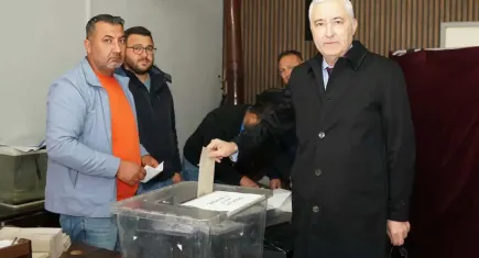 Başkan Türkmen oyunu kullandı 