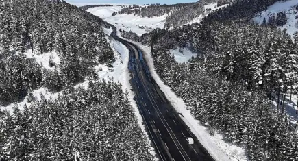 Kars, Ağrı, Ardahan ve Erzurum'da kar yağışı etkili oldu