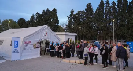 İzmir'de yükümlülerin hazırladığı yemekler iftarda 2 bin kişiye ulaştırılıyor