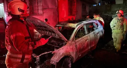 İstanbul'da yanan 6 araç kullanılamaz halde