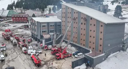 Uludağ'da otel yangınında vefat eden baba ile oğlu son yolculuklarına uğurlandı