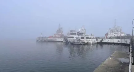 Çanakkale Boğazı'na sis engeli: Transit gemi geçişleri durduruldu