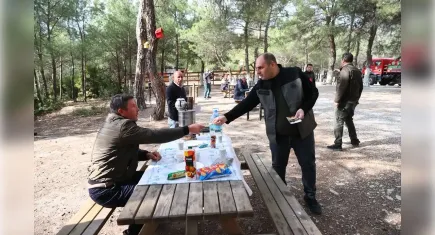 İzmir'de orman yangınlarına karşı ekipler çalışıyor