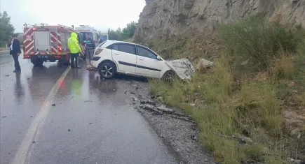 Antalya'da yolcu otobüsüyle otomobil çarpıştı