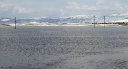 Ardahan'da karlar eridi Kura Nehri taştı