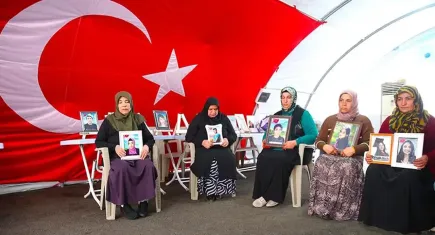 Diyarbakır annelerinin evlat nöbeti bayramda da devam ediyor