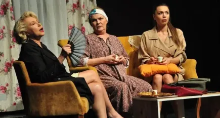 Etekler ve Pantolonlar oyunu sahnelerin tozunu attıracak