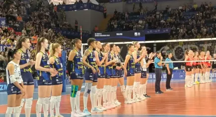 Sarı Melekler, Kupa Voley’e galibiyetle başladı 