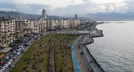 İzmirliler şemsiyeleri kaldırmayın