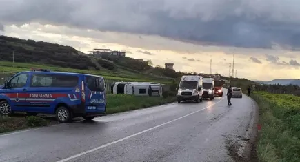 İzmir'de işçi servisi devrildi: Çok sayıda yaralı var