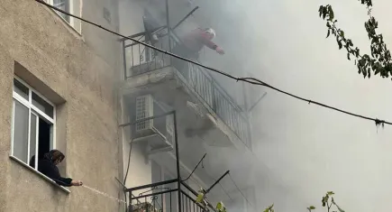 İzmir haber: Bayraklı'da bir evde yangın çıktı