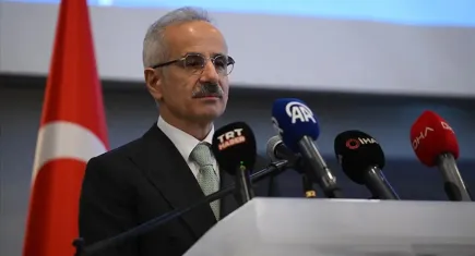 Bakan Uraloğlu, Instagram’ın ‘Genç Hesapları’ özelliğini değerlendirdi