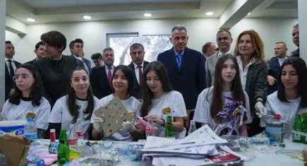 İzmir'de öğrenciler atıkları paraya çevirip kantinden alışveriş yapabilecek
