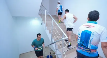 İzmir’de gökdelen tırmanarak kistik fibrozis hastalığına dikkat çekildi