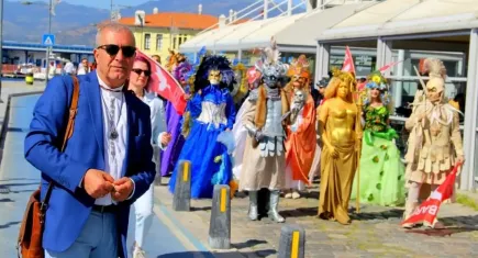 Dünya sanatçıları İzmir’de buluşacak: Uluslararası Sanat Karnavalı başlıyor! 