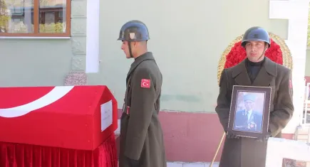 Kıbrıs gazisi Nuritdin Güleroğlu son yolculuğuna İzmir'den uğurlandı