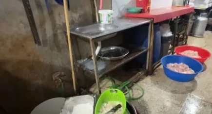 Döner imalathanesinde mide bulandıran görüntü