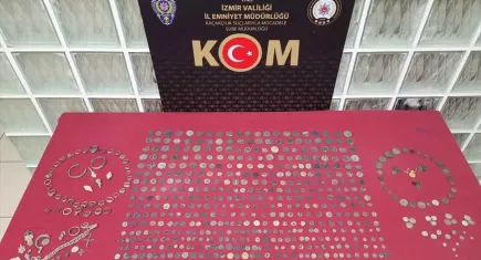 İzmir'de tarihi eser niteliğinde 622 sikke ele geçirildi