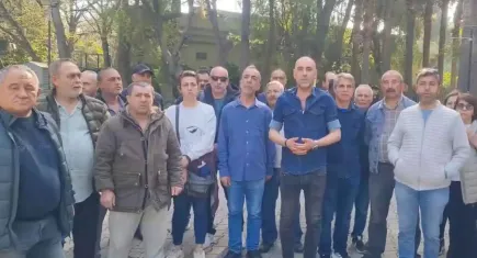 Büyükşehir'den kıdem tazminatlarını alamayan emekliler eylemlerine devam ediyor