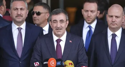 Cumhurbaşkanı Yardımcısı Yılmaz'dan Sırrı Süreyya Önder'e ziyaret!
