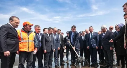 Bakan Kurum, İzmit Körfezi dip çamuru temizliği proje alanını inceledi