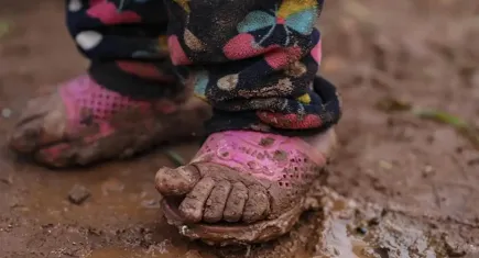 Derin Yoksulluk Ağı: Giysisi olmayan çocukların gözyaşları 